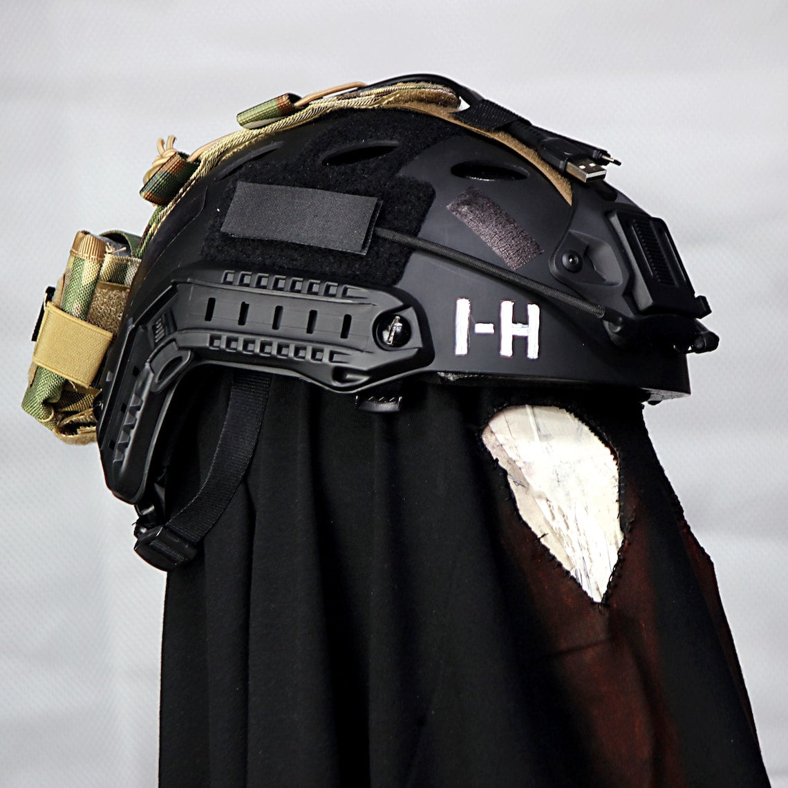 Helmet mask v2 black - red